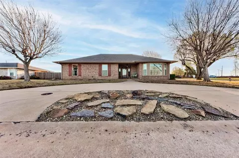 402 Shawn Dr, Okarche, OK 73762