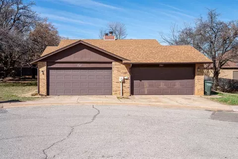 703 Stonecroft Cir, Edmond, OK 73034