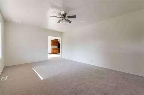 Living - 330348 E 1010 Rd, Harrah, OK 73045 photo 2 of 7