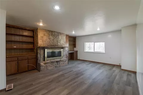 Living - 330348 E 1010 Rd, Harrah, OK 73045 photo 5 of 7