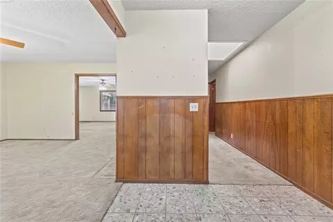 Entry Way - 824 N Hunt Ave, Hydro, OK 73048 photo 2 of 5
