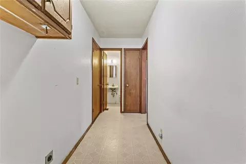 Entry Way - 824 N Hunt Ave, Hydro, OK 73048 photo 3 of 5