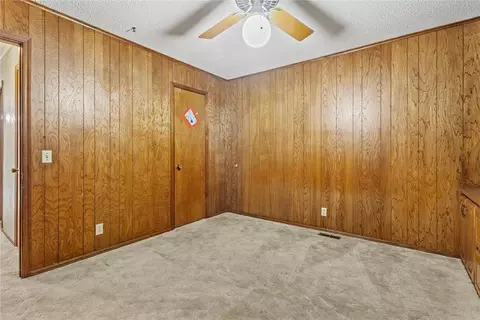 Bedroom - 824 N Hunt Ave, Hydro, OK 73048 photo 5 of 5
