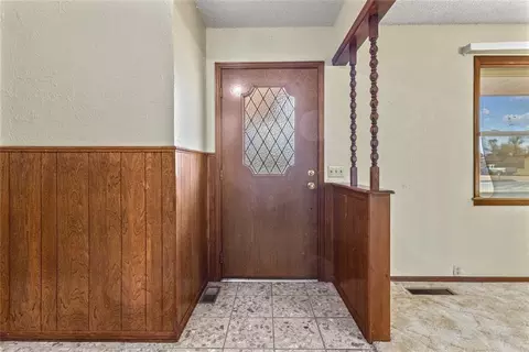 Entry Way - 824 N Hunt Ave, Hydro, OK 73048 photo 1 of 5