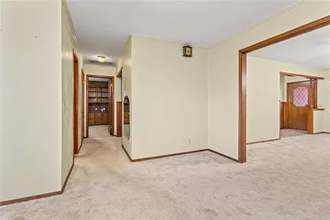 Entry Way - 824 N Hunt Ave, Hydro, OK 73048 photo 4 of 5