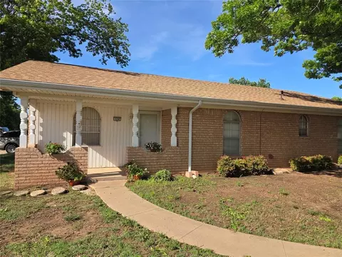 124 Farris Pl, Chickasha, OK 73018