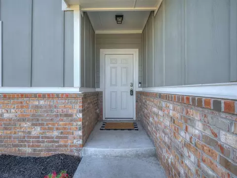 9012 NW 142nd St, Yukon, OK 73099