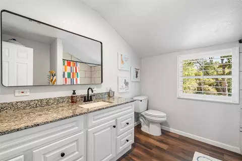 Bath - 4923 Oakbrook Dr, Norman, OK 73026 photo 4 of 4