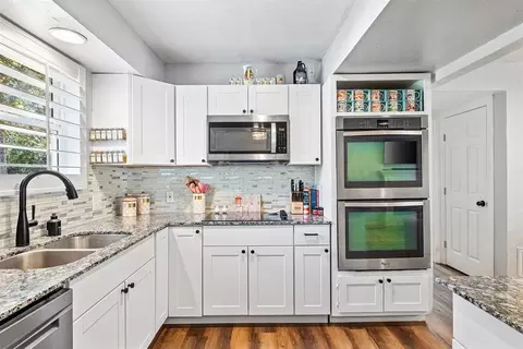 Kitchen - 4923 Oakbrook Dr, Norman, OK 73026 photo 2 of 4