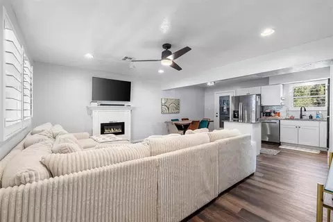 Living - 4923 Oakbrook Dr, Norman, OK 73026 photo 3 of 3