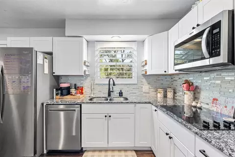 Kitchen - 4923 Oakbrook Dr, Norman, OK 73026 photo 4 of 4