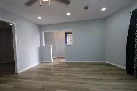 Living - 916 N Lee St, Altus, OK 73521 photo 5 of 6