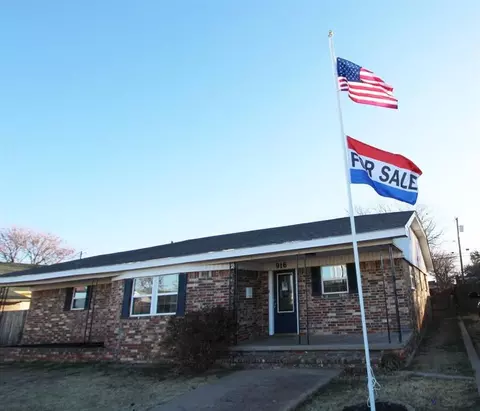 916 N Lee St, Altus, OK 73521