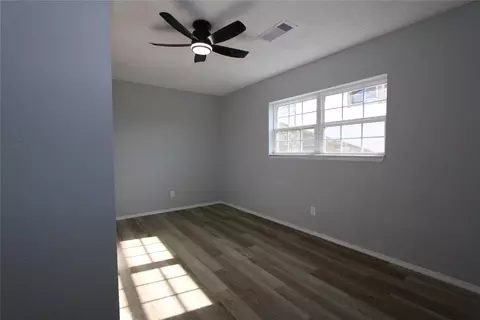 Bedroom - 916 N Lee St, Altus, OK 73521 photo 2 of 3