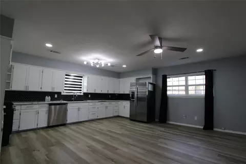Living - 916 N Lee St, Altus, OK 73521 photo 1 of 6