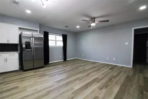 Living - 916 N Lee St, Altus, OK 73521 photo 2 of 6