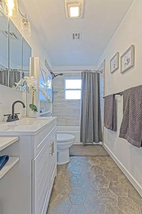 Bath - 616 E Maple Ave, Stillwater, OK 74074 photo 1 of 2