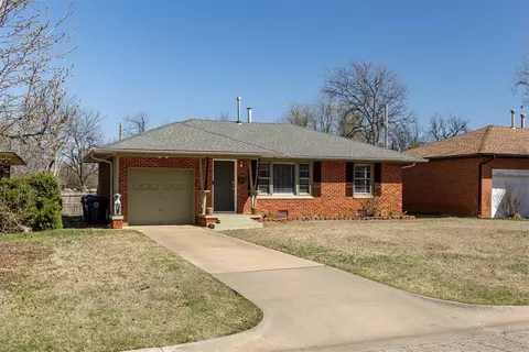 2129 Churchill Pl, The Village, OK 73120