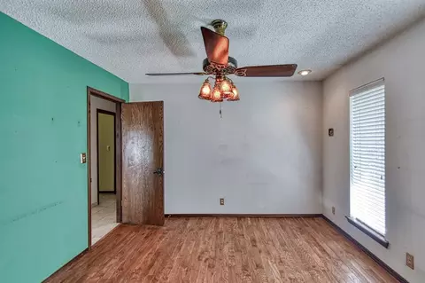 Bedroom - 1609 E Post Oak Rd, Norman, OK 73072 photo 4 of 4