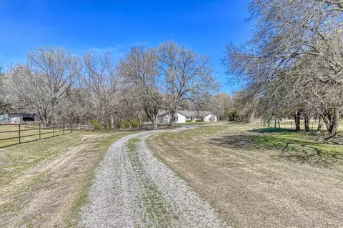 Exterior - 1609 E Post Oak Rd, Norman, OK 73072 photo 2 of 11