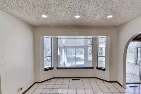 Living - 1609 E Post Oak Rd, Norman, OK 73072 photo 3 of 4