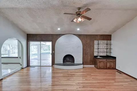 Living - 1609 E Post Oak Rd, Norman, OK 73072 photo 1 of 4