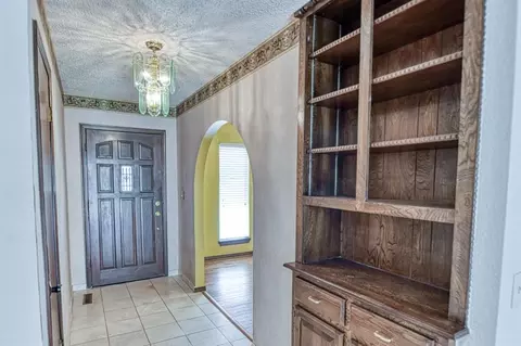 Entry Way - 1609 E Post Oak Rd, Norman, OK 73072 photo 1 of 1