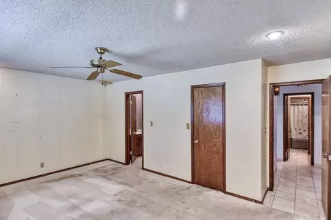 Bedroom - 1609 E Post Oak Rd, Norman, OK 73072 photo 2 of 4