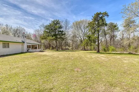Exterior - 1609 E Post Oak Rd, Norman, OK 73072 photo 8 of 11