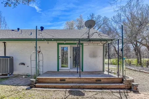 Exterior - 1609 E Post Oak Rd, Norman, OK 73072 photo 5 of 11