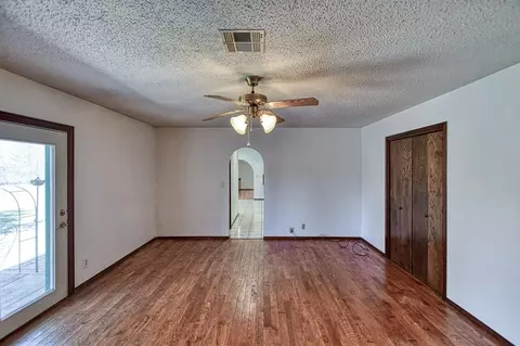 Living - 1609 E Post Oak Rd, Norman, OK 73072 photo 4 of 4