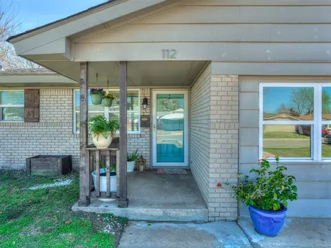 112 SW 6th St, Moore, OK 73160