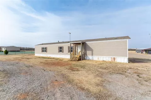 2439 Beverly Ln, Clinton, OK 73601