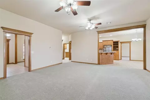 Living - 6905 Rolling Mdws, Tuttle, OK 73089 photo 6 of 7