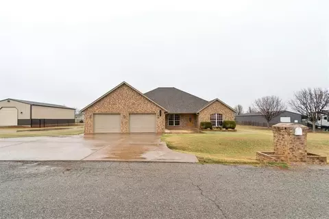 Exterior - 6905 Rolling Mdws, Tuttle, OK 73089 photo 3 of 6