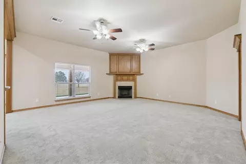 Living - 6905 Rolling Mdws, Tuttle, OK 73089 photo 5 of 7