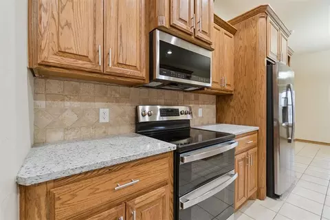 Kitchen - 6905 Rolling Mdws, Tuttle, OK 73089 photo 6 of 7