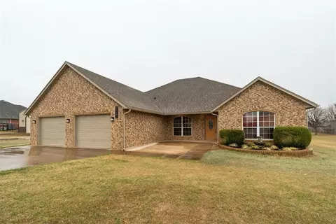 Exterior - 6905 Rolling Mdws, Tuttle, OK 73089 photo 2 of 6