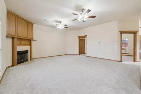 Living - 6905 Rolling Mdws, Tuttle, OK 73089 photo 7 of 7