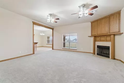 Living - 6905 Rolling Mdws, Tuttle, OK 73089 photo 4 of 7