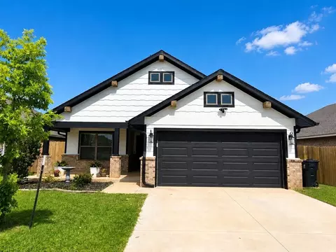 11029 SW 35th Ter, Yukon, OK 73099