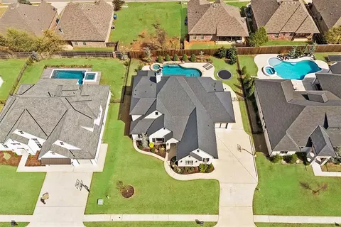 2800 Sandstone Rdg, Edmond, OK 73034