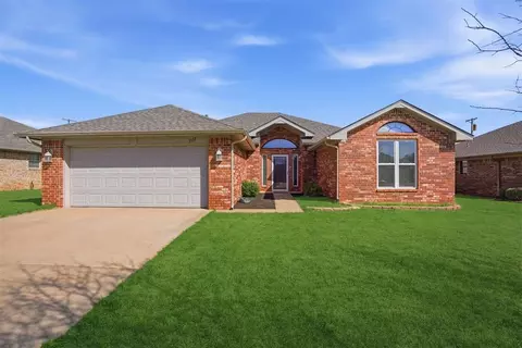 1117 Wendy Ln, Altus, OK 73521