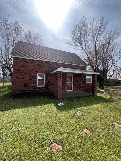 203 E Washington, Crescent, OK 73028 photo 2