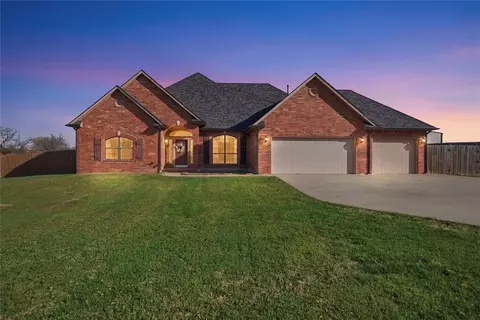 2205 NE 18th Ave, Moore, OK 73160