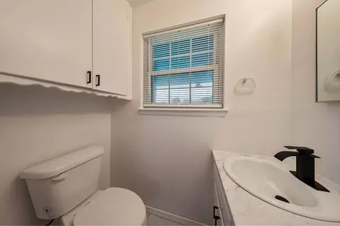 Bath - 841 NW 8th St, Moore, OK 73160 photo 2 of 3