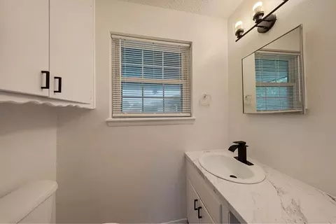 Bath - 841 NW 8th St, Moore, OK 73160 photo 3 of 3