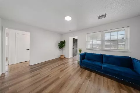 Living - 841 NW 8th St, Moore, OK 73160 photo 1 of 3