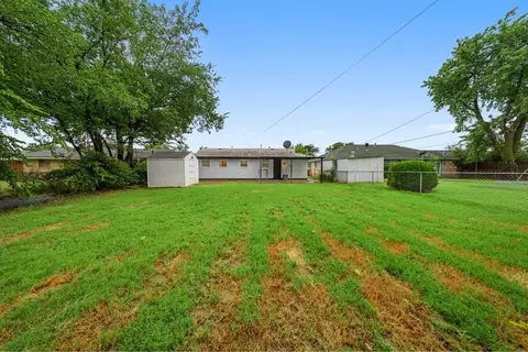 Exterior - 841 NW 8th St, Moore, OK 73160 photo 4 of 4