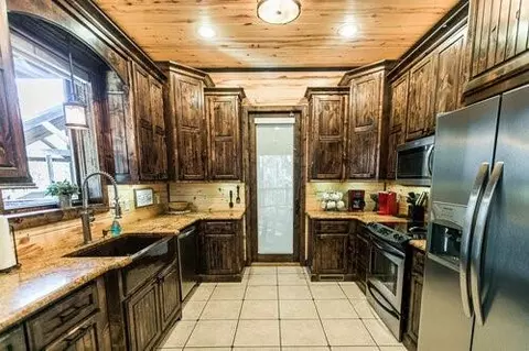 Kitchen - 3 Flameleaf Ln, Broken Bow, OK 74728 photo 1 of 2